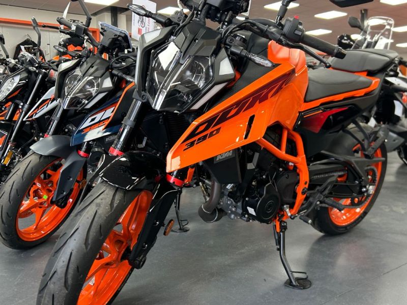 ¡Las KTM Duke 390 han llegado a Motos UK Racing!